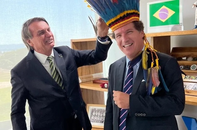 Presidente Bolsonaro recebe âncora da Fox News americana no Planalto