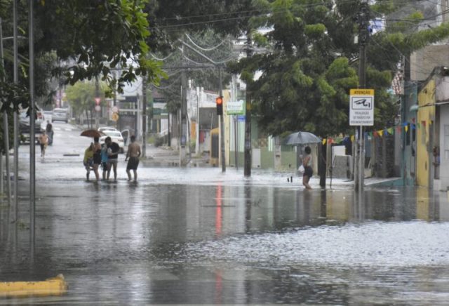 Governo anuncia auxílio de R$ 1 mil a famílias atingidas pelas chuvas no RN
