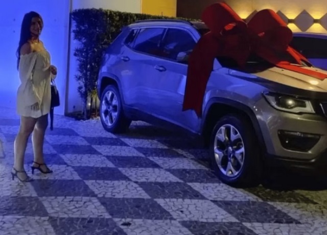 Mulher ganha Jeep em sorteio e empresa toma de volta após demissão