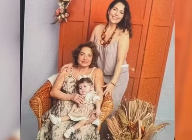Bebê é encontrada morta ao lado da mãe, da avó e de quatro cachorros